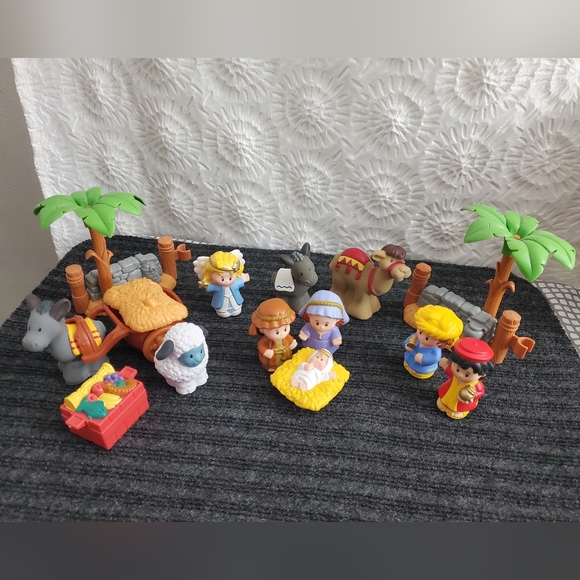 Fisher Price Little People Nativity Set 16pc with Stable - Picture 7 of 17